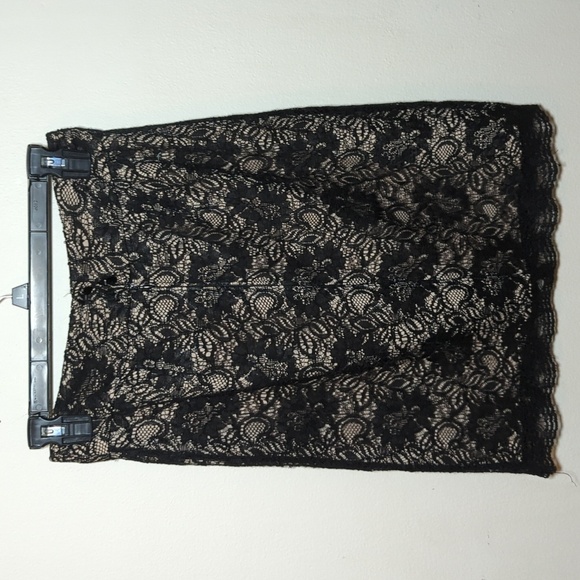 Banana Republic Black + Tan Lace Pencil Skirt Women's Size 2P - Picture 2 of 5